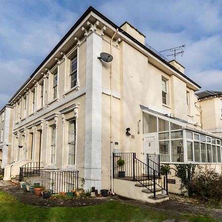 10 Sydenham - By Luxury Apartments Cheltenham Exterior photo