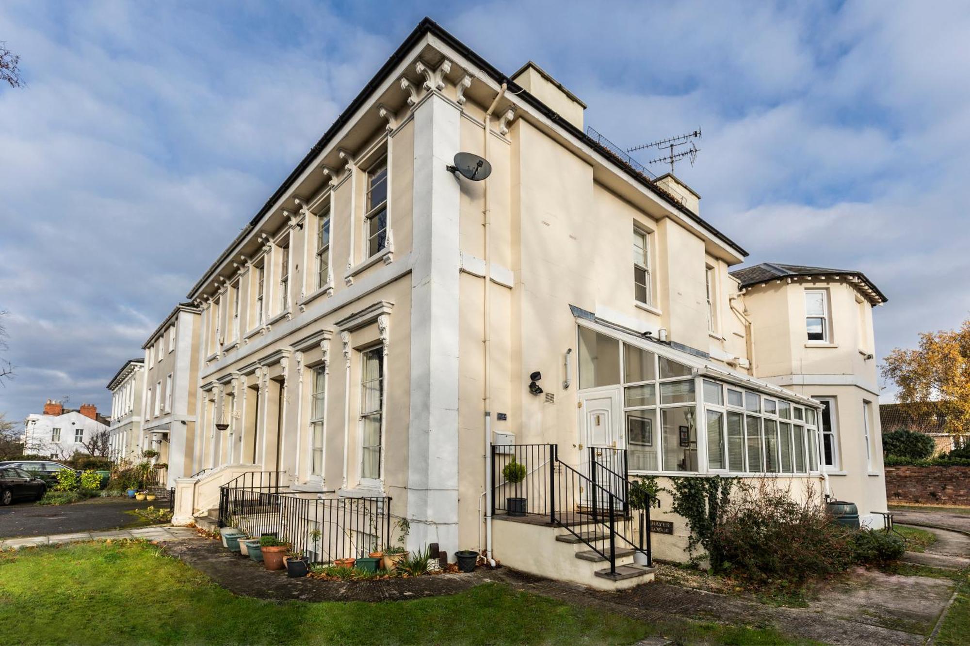10 Sydenham - By Luxury Apartments Cheltenham Exterior photo